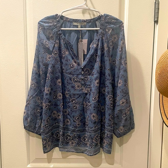 NEW…Daniel Rainn Lanea Split Neck Button Blouse - Picture 2 of 5